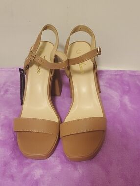 Hot Topic Tan Block Heel Sandals for Women